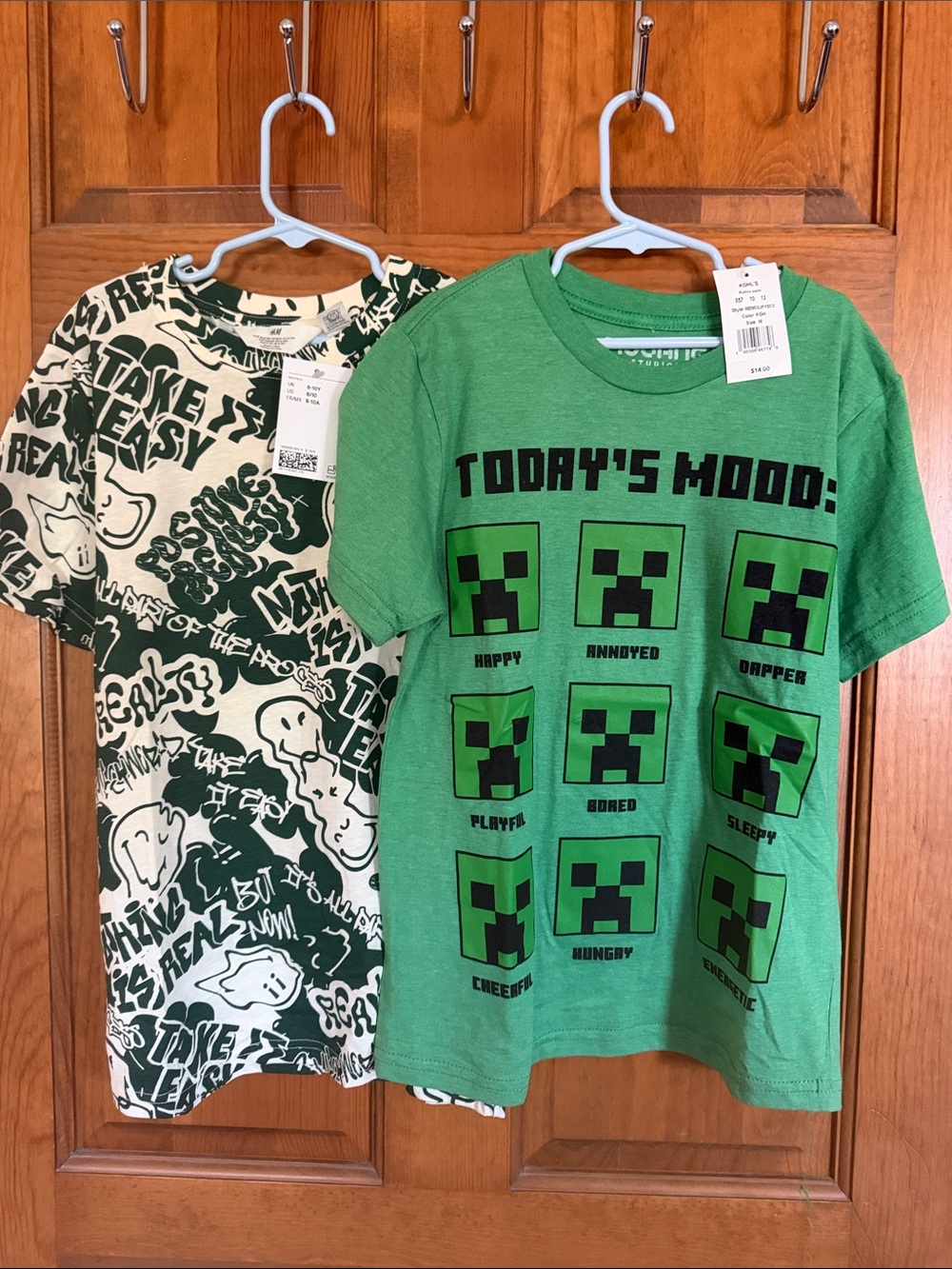 NWT short sleeve graphic tshirts M/8, green